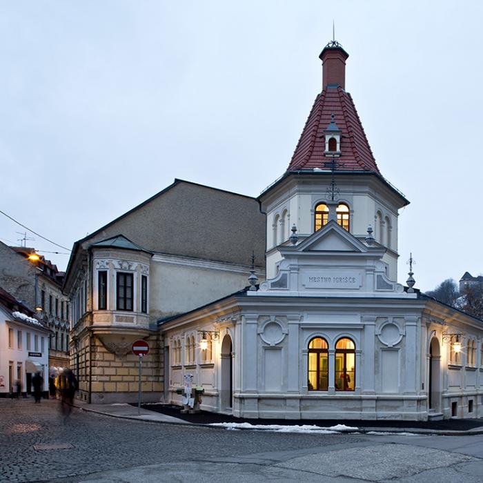 The Mala ulica family center exterior.