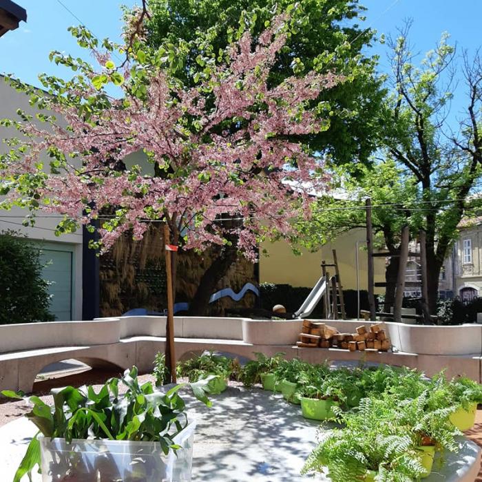 Outdoor space of Mala ulica centre, lit with sun.